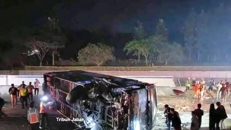 Berita - Bus Pariwisata Kecelakaan (Lagi) Di Tol Cipali 