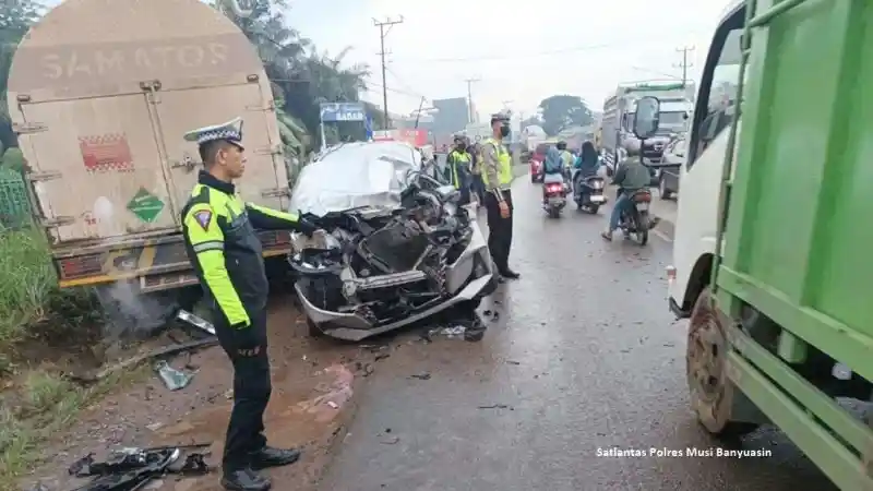 Foto - Pasca Laka KM 92 Tol Cipularang, Kemenhub Akan Panggil Para Bos Truk