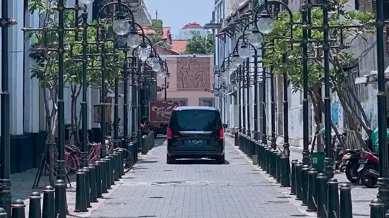 Foto - Ini Cerita Arsitek Ajak Mercedes-Benz V-Class Road Trip Jakarta-Bali