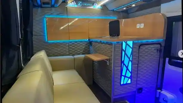 Foto - Laksana Garap Bus Medium Gaya Campervan Berbasis Mercy OF 917