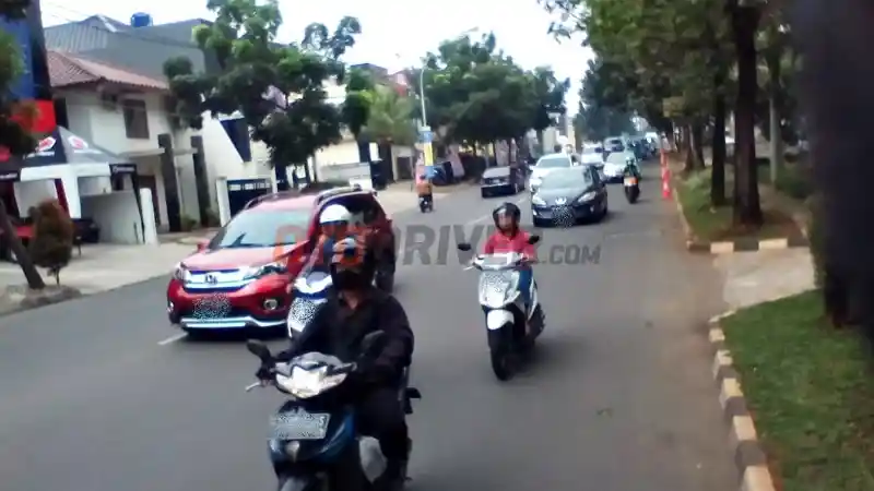 Foto - Lalu Lintas Jakarta: Waktu Tempuh Per 10 Kilometer Yaitu 19 Menit