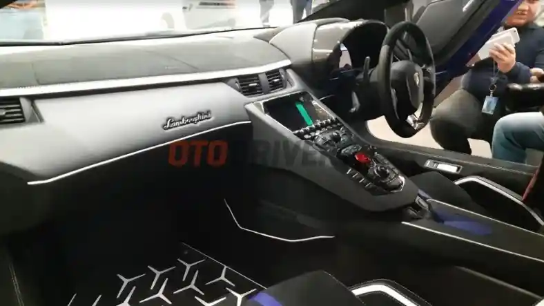 Foto - Lamborghini Aventador SVJ Melantai di Indonesia, Hanya 900 Unit di Dunia