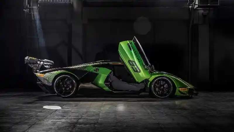 Foto - Hanya Ada 40 Unit, Lamborghini Essenza SCV12 Bak Pesawat Tempur 