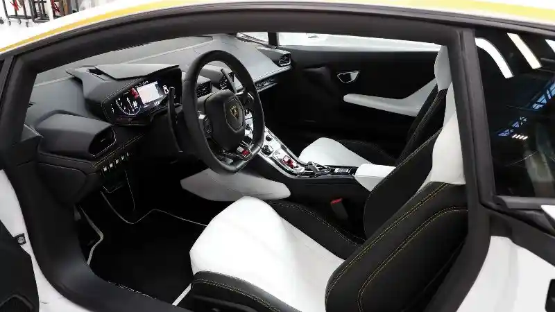 Foto - Huracan Harga Istimewa Bertanda Tangan Paus Fransiskus