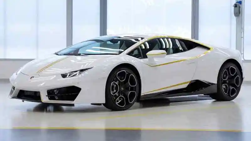 Foto - Huracan Harga Istimewa Bertanda Tangan Paus Fransiskus