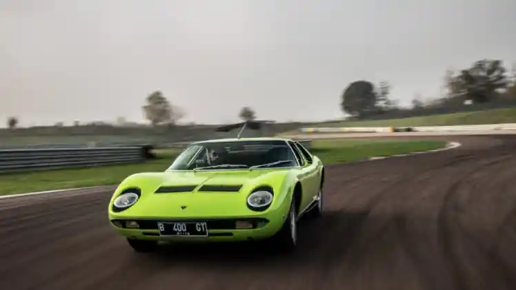Foto - Keren! Miura Lawas Dari Indonesia Direstorasi Langsung di Markas Pusat Lamborghini