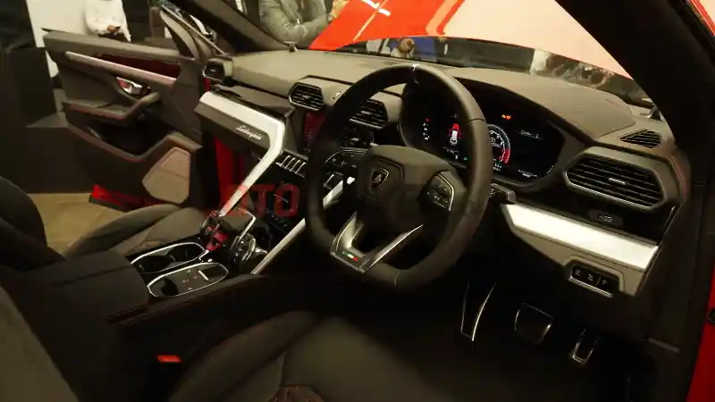 Foto - GALERI FOTO: Lamborghini Urus 2018 Indonesia (20 FOTO)