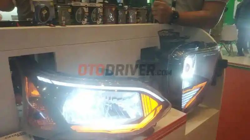 Foto - Mau Custom Lampu Mobil Agar Lebih Kekinian? Segini Harganya! 