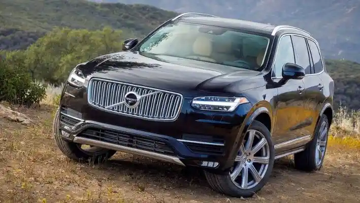 Foto - 6 Mobil Dengan Desain Lampu Utama yang Unik