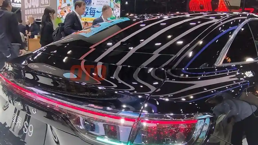 Foto - Mobil Otonomous Kini Diberi Ciri Khas