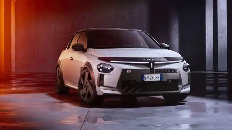 Foto - Ypsilon HF, Kembalinya Lancia Ke Ajang Reli Dunia