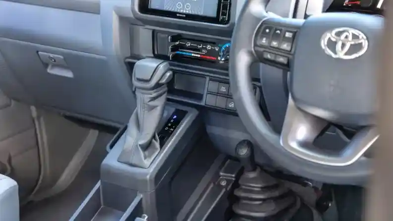 Foto - Toyota Suntik Mati Mesin V8 Pada Land Cruiser 70 Series