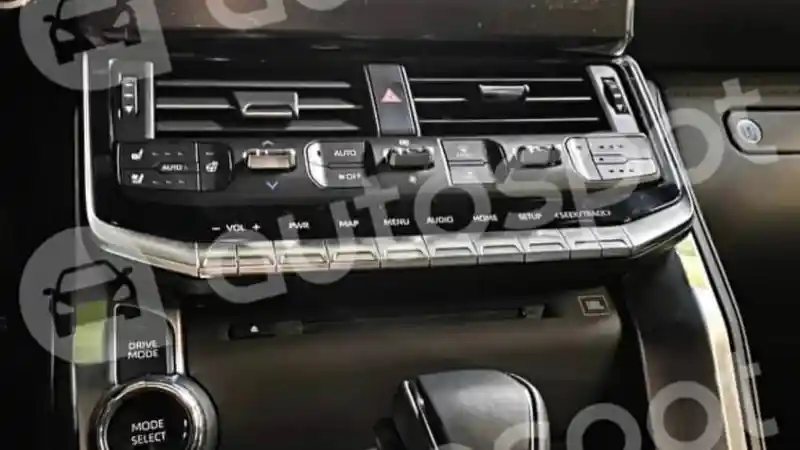 Foto - Ruang Kabin Land Cruiser Generasi Terbaru Terkuak