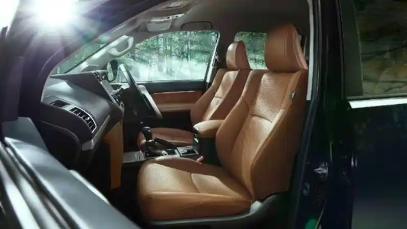 Foto - Toyota Rilis Edisi Spesial Land Cruiser Prado