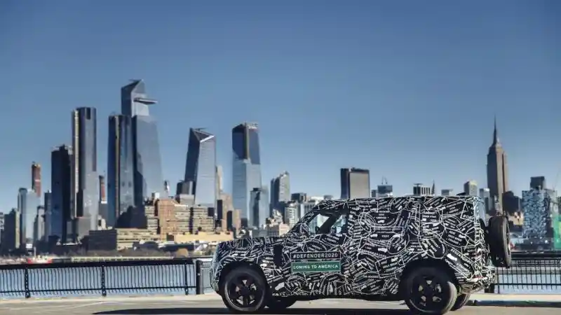 Foto - Land Rover Defender Generasi Terbaru Kembali Berdesain Klasik