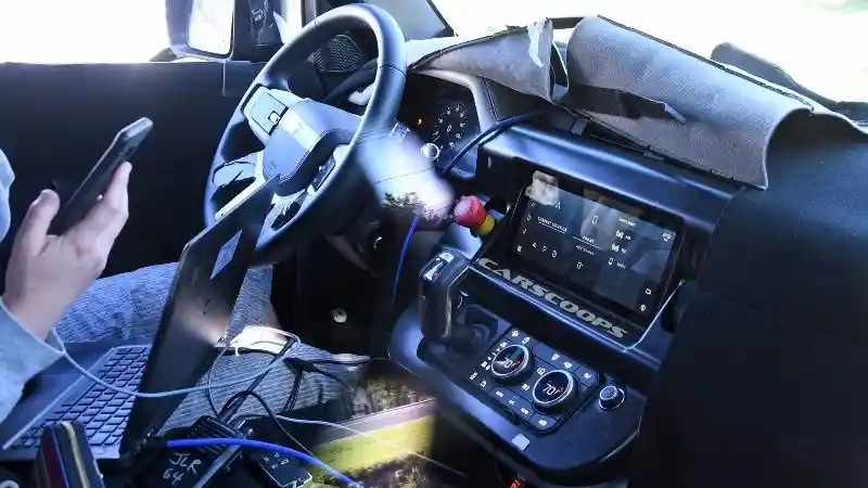 Foto - Dugaan Wujud Asli Land Rover Defender Terkuak