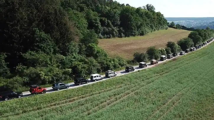 Berita - Merinding! Perayaan 70 Tahun Land Rover Pecahkan Rekor Dunia 