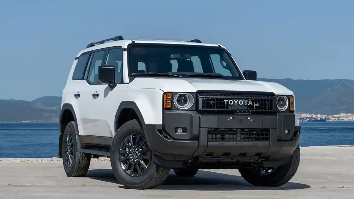 Foto - Gara-Gara Land Cruiser Prado, Timor Leste Ricuh