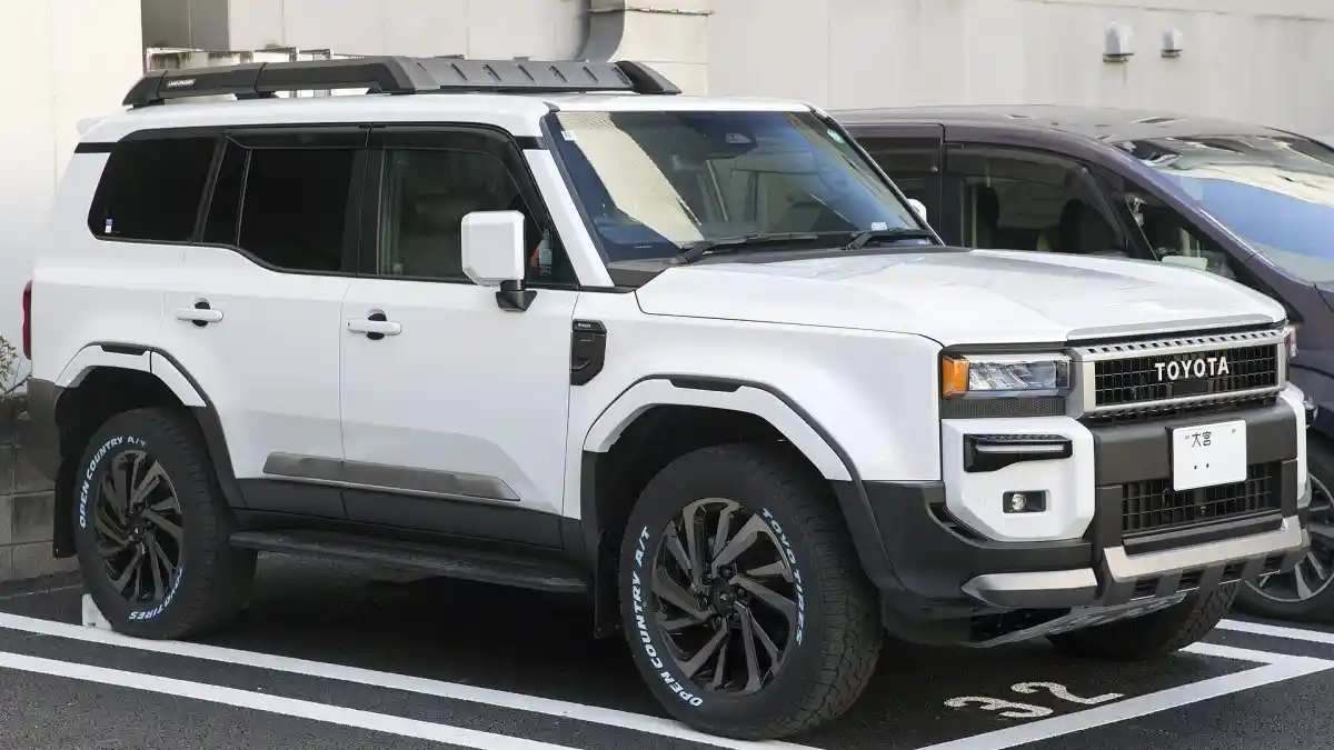 Foto - Gara-Gara Land Cruiser Prado, Timor Leste Ricuh