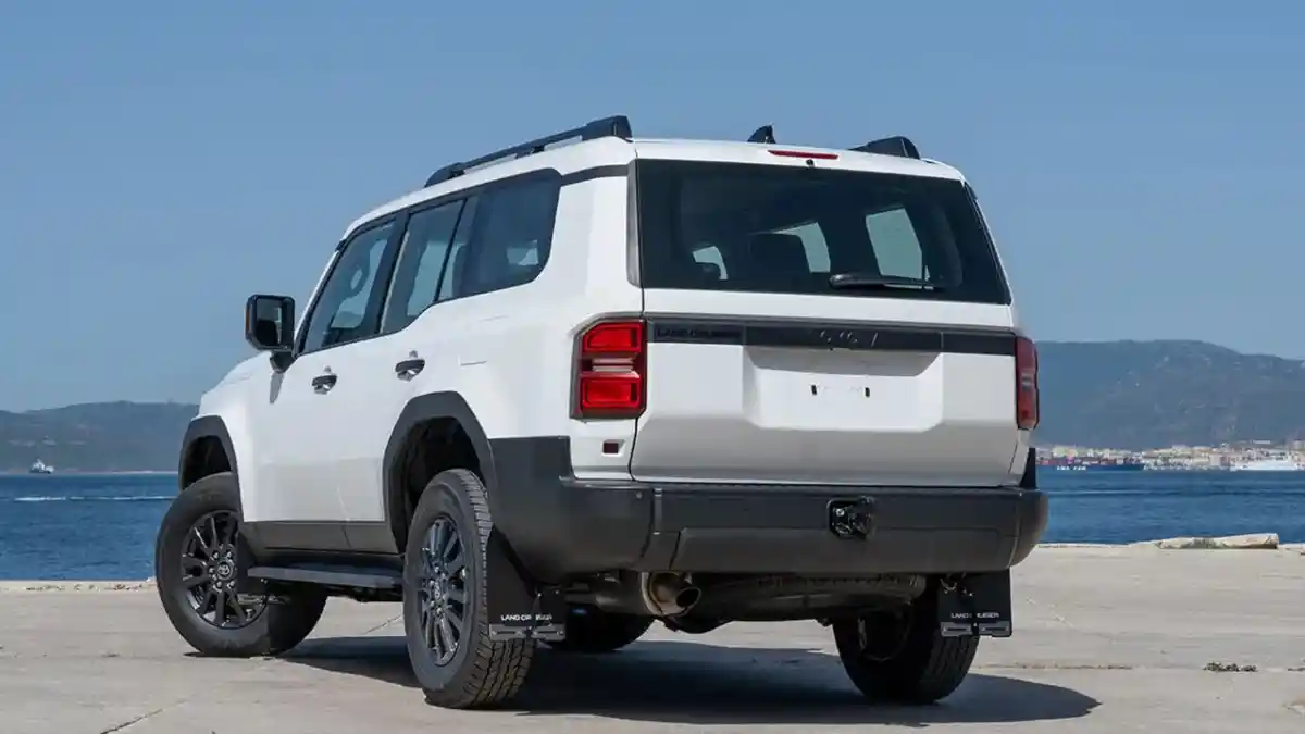 Foto - Gara-Gara Land Cruiser Prado, Timor Leste Ricuh