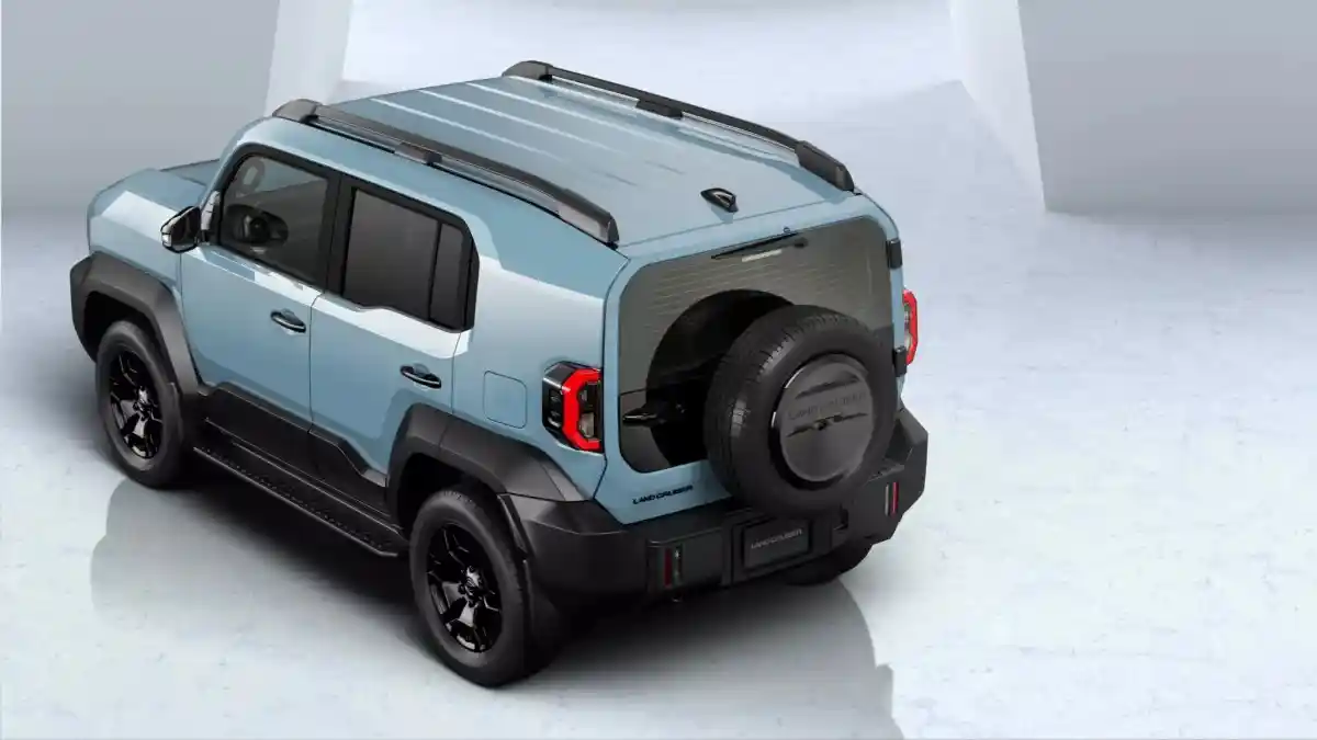 Foto - Toyota Land Cruiser FJ Resmi Diperkenalkan, Jadi Model Terkecil Dari Keluarga SUV Legendaris