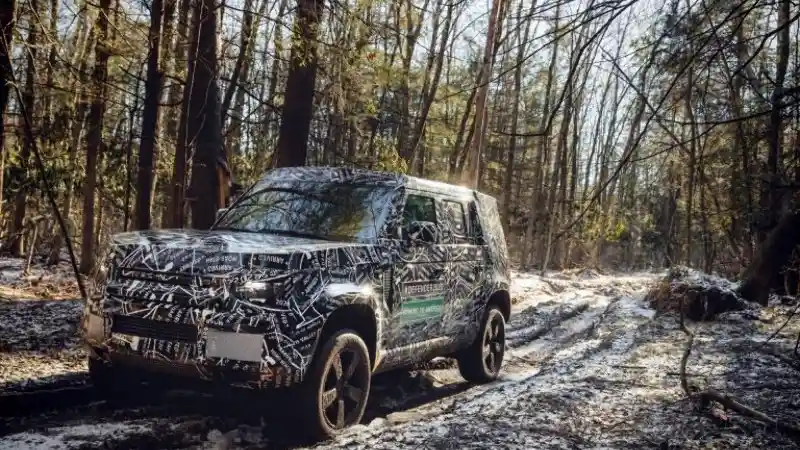 Foto - Land Rover Defender Generasi Terbaru Versi Cina Sengaja Dibedakan