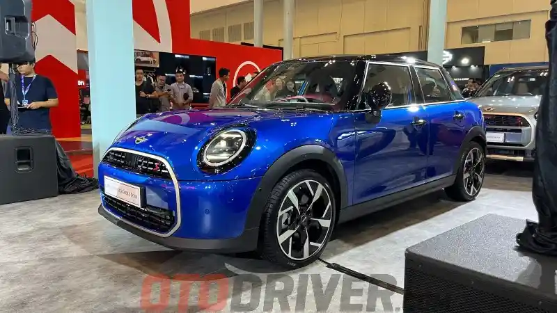 Foto - MINI Luncurkan Dua Mobil Sekaligus Di GJAW 2024