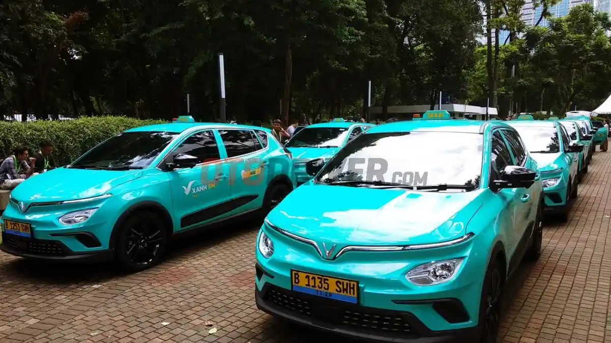 Foto - Imbas Laka KA Di Bekasi Timur, CEO Vinfast Indonesia Buka Suara