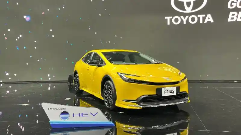 Foto - Toyota Luncurkan Prius, GR Yaris Facelift Dan Hilux Rangga