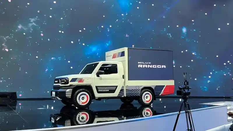 Foto - Toyota Luncurkan Prius, GR Yaris Facelift Dan Hilux Rangga