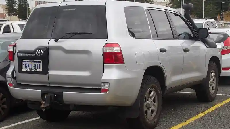 Foto - Land Cruise 300 Tidak Punya Pilihan Pintu Barndoor Dan Transmisi Manual