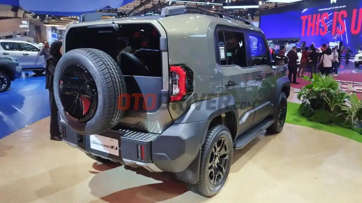 Foto - Toyota Land Cruiser FJ di Mata Pengemar Land Cruiser. Desain Jadi Perdebatan, Nama Besar Tetap Jadi Daya Tarik