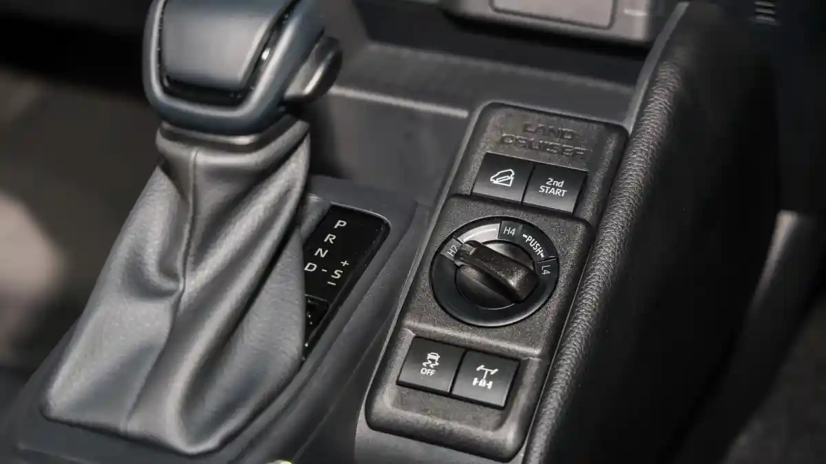 Foto - Toyota Land Cruiser FJ vs Suzuki Jimny JC74, Perbandingan Dimensi dan Performa SUV Ladder Frame Kecil