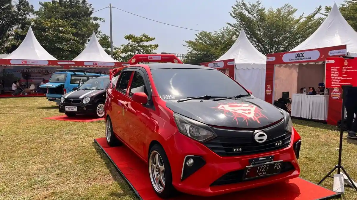 Foto - Daftar Harga Terbaru Daihatsu Ayla dan Sigra di Cirebon, Agustus 2025