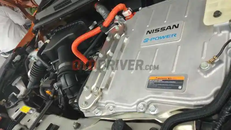 Foto - Lebih Mahal Rp 12 Juta, Apa Saja Keunggulan Nissan LEAF Dibanding Hyundai Ioniq?