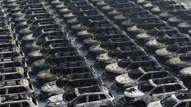 Berita - Galeri Foto : Ribuan Mobil Terpanggang di Tianjin, China