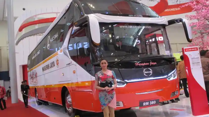 Bus - Karoseri Laksana Terima Facelift Bodi Bus Lama Menjadi Baru