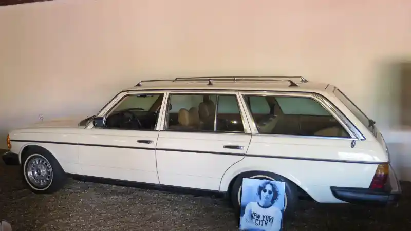 Foto - Mercedes-Benz 300TD Estate Milik John Lennon Bakal Dilelang, Harga Siap Melambung
