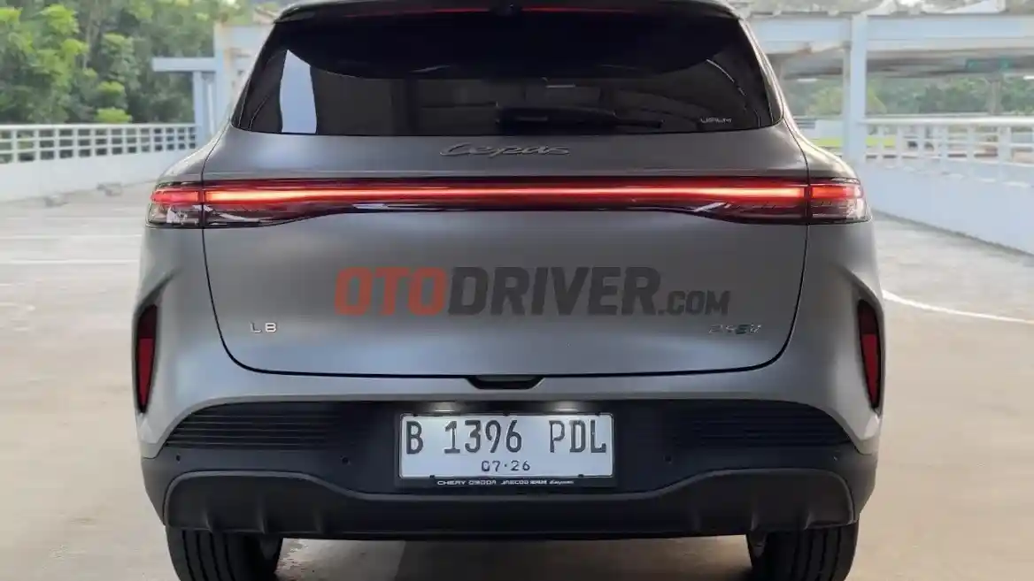 Foto - Menguji Lepas L8 PHEV, SUV Ramah untuk Pengemudi Perempuan
