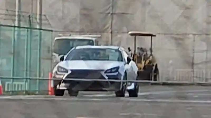 Foto - Lexus Akan Punya GR86 Versinya Sendiri?