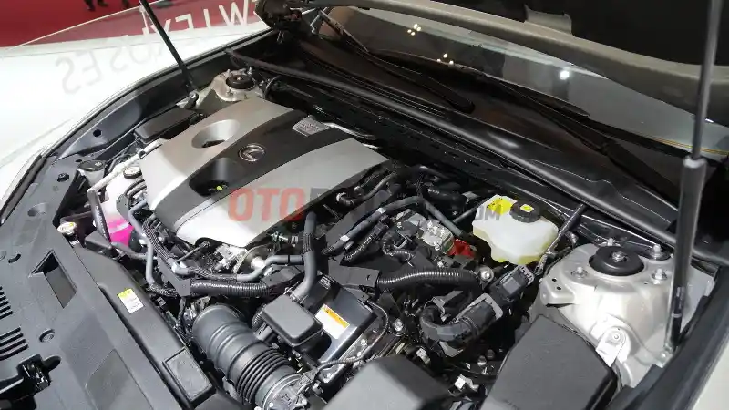 Foto - GIIAS 2018: Lexus Dorong Konsumen Indonesia Memiliki Mobil Hybrid