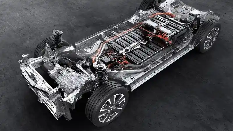 Foto - Tahun Emas Di Indonesia. Toyota Kian Seriusi Mobil Hybrid 