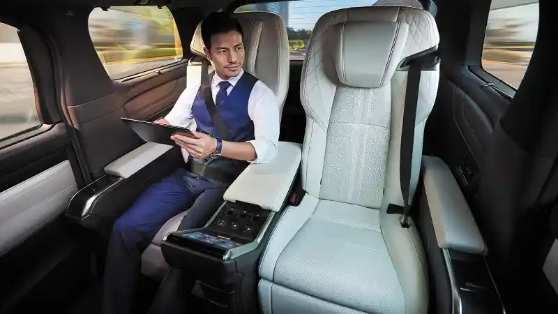 Foto - Alphard Versi Lexus Resmi Hadir di Indonesia