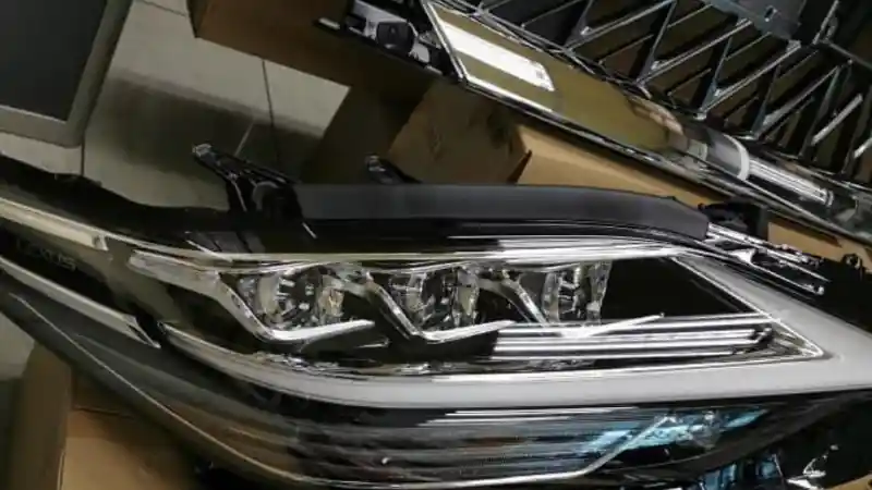 Foto - Toyota Alphard Bisa "Dikonversi" Tampilannya Jadi Lexus LM 350
