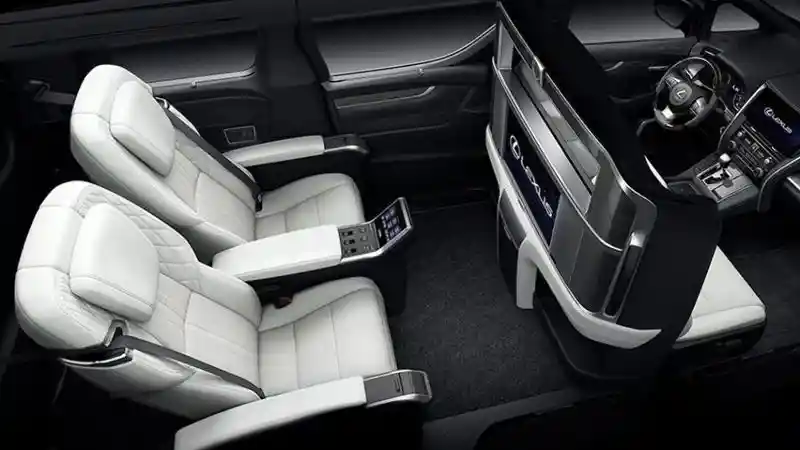 Foto - Digandrungi Pecinta Kemewahan, Lexus LM 350 Laris!