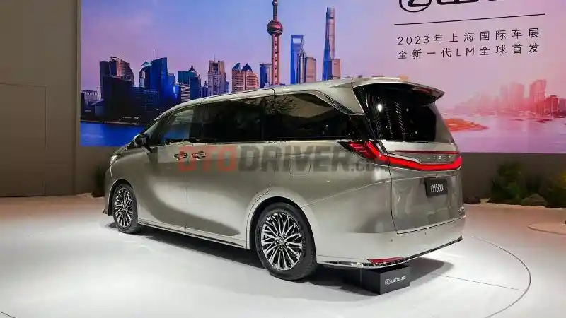 Foto - Lexus LM Generasi Terbaru Resmi Melakukan Debut Dunia (8 FOTO)