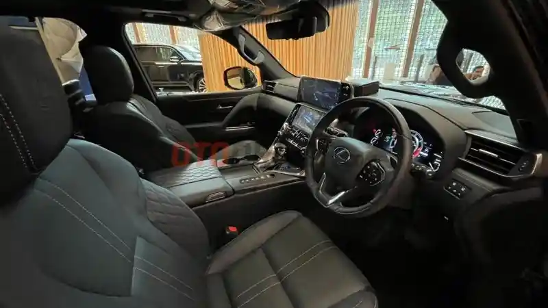 Foto - Senyaman Apa Lexus LX 600 VIP 2022, Mobil Seharga Dua Toyota Alphard?