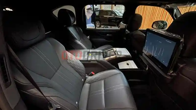 Foto - Senyaman Apa Lexus LX 600 VIP 2022, Mobil Seharga Dua Toyota Alphard?