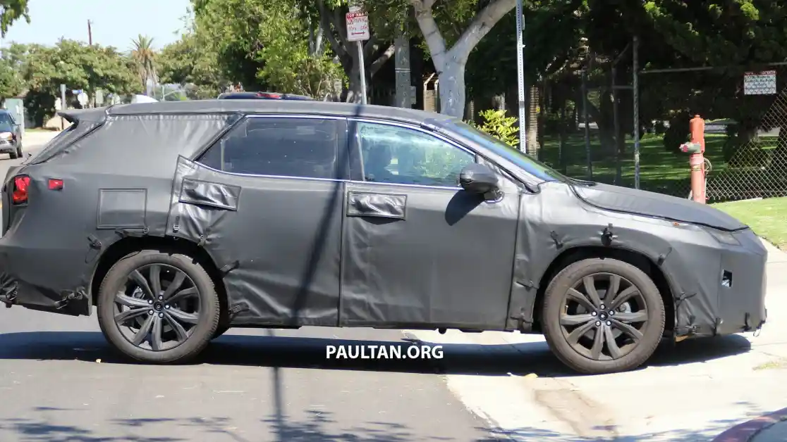 Foto - SPYSHOT: Lexus RX Seven Seater