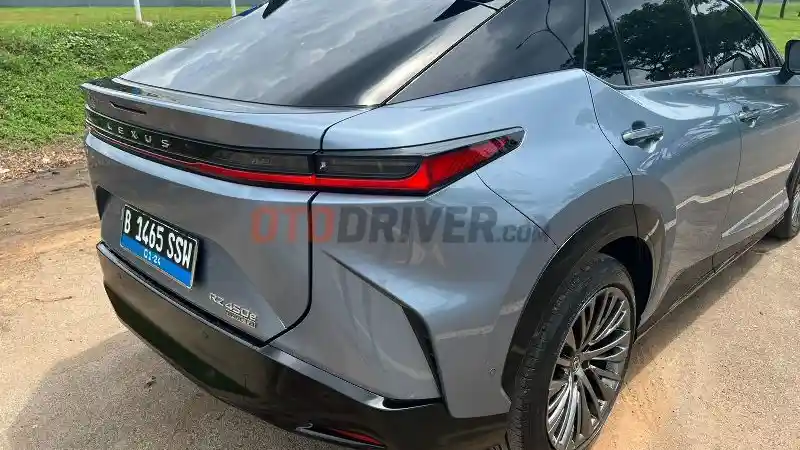 Foto - Holiday in Style 2023, Lexus RZ450e : Plus-Minus Menggunakan SUV EV Mewah Lexus Saat Liburan